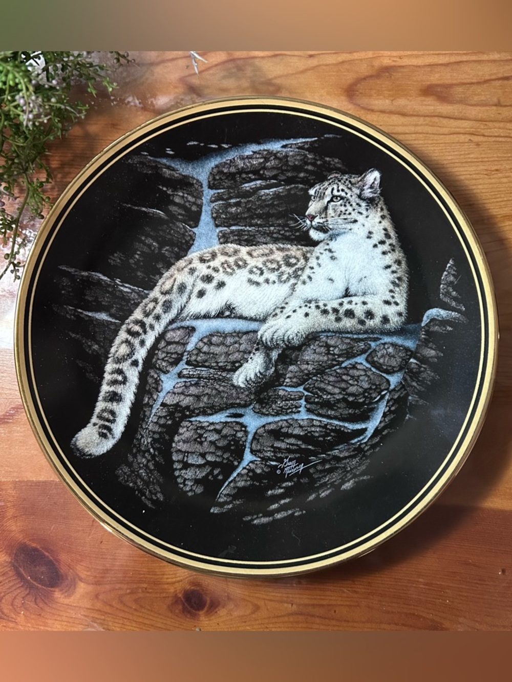 (UT) THE HAMILTON COLLECTION • “Snow Leopard” Collectors Plate